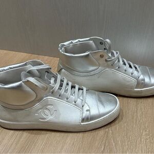 CHANEL Metallic Silver Sneakers